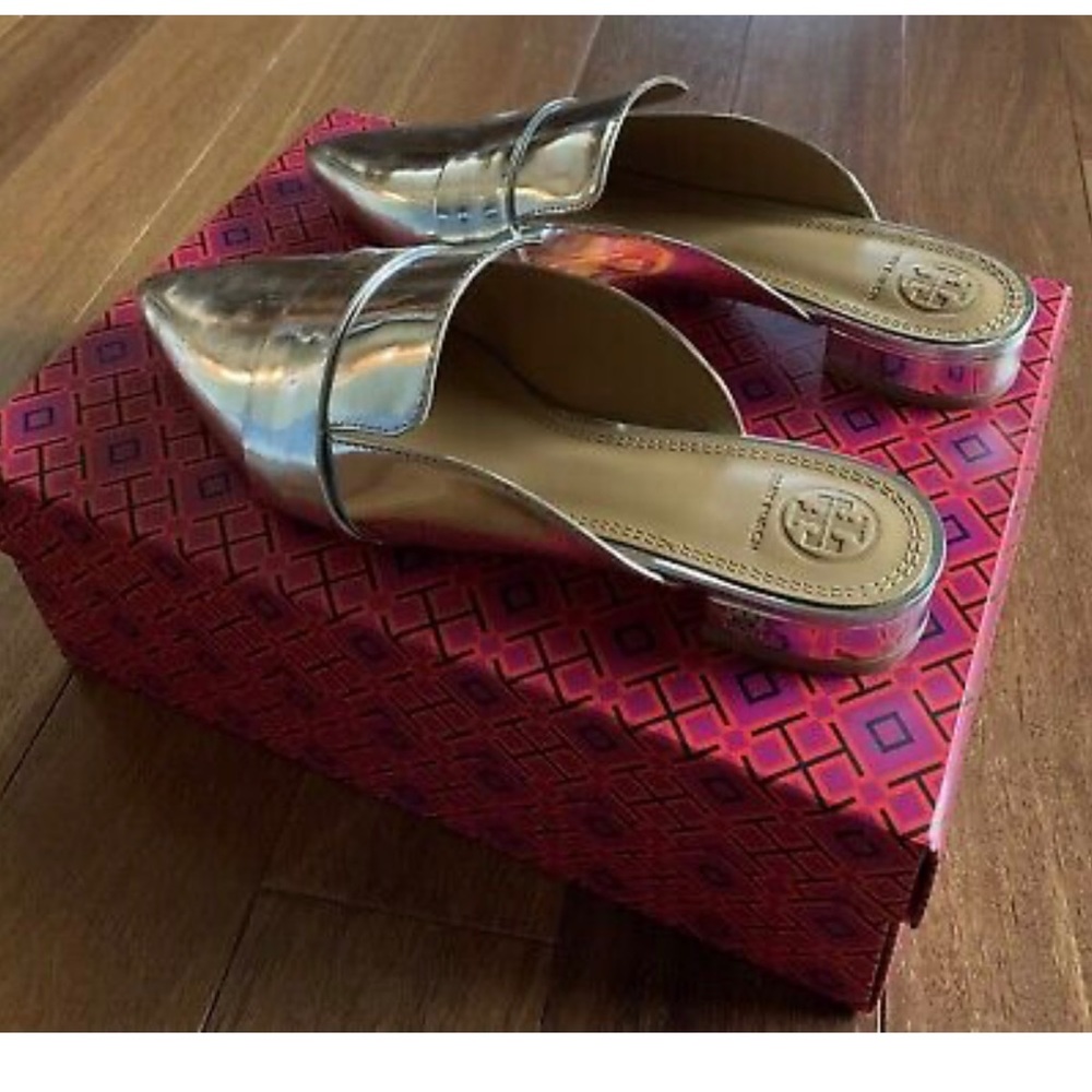 metalíc silver Tory Burch flat - Picture 3 of 6